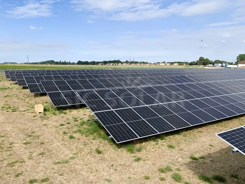 1,5 MW hiiliteräksinen aurinkoenergian tukijärjestelmä Britanniassa